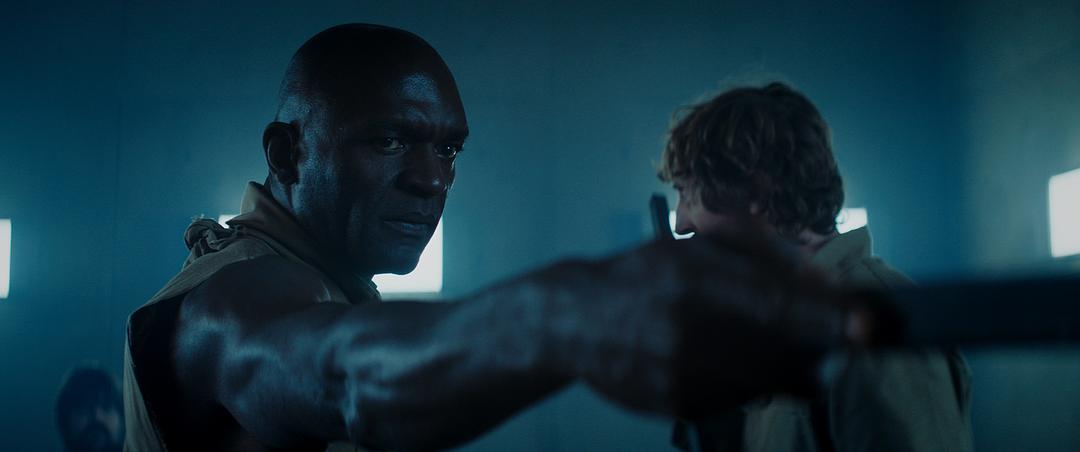 《饥饿站台》讲了啥?电影中的10层隐喻,完整详细剖析电影细节