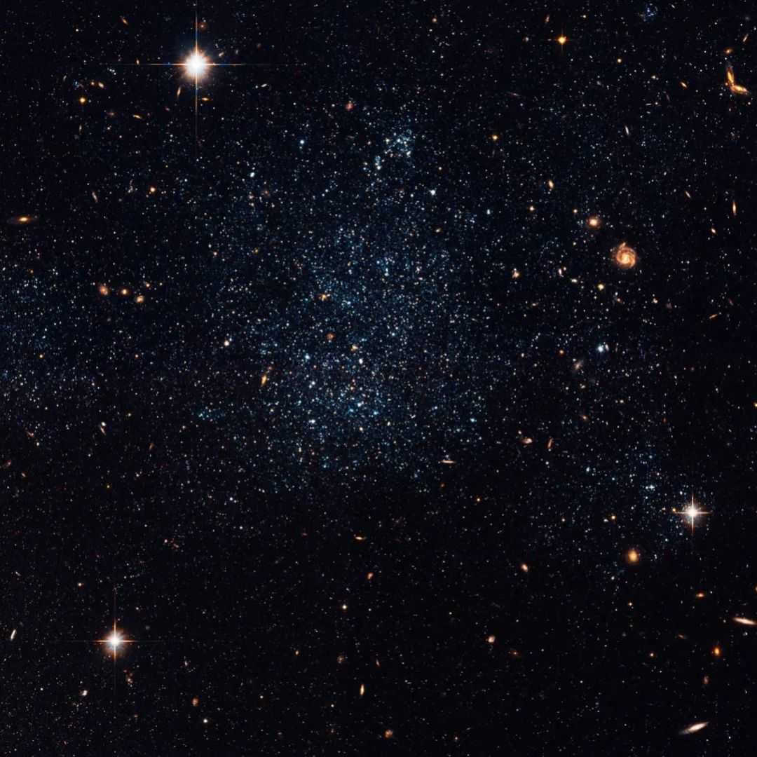 一见震惊，不花一分钱的300张无印良品宇宙壁纸送给你